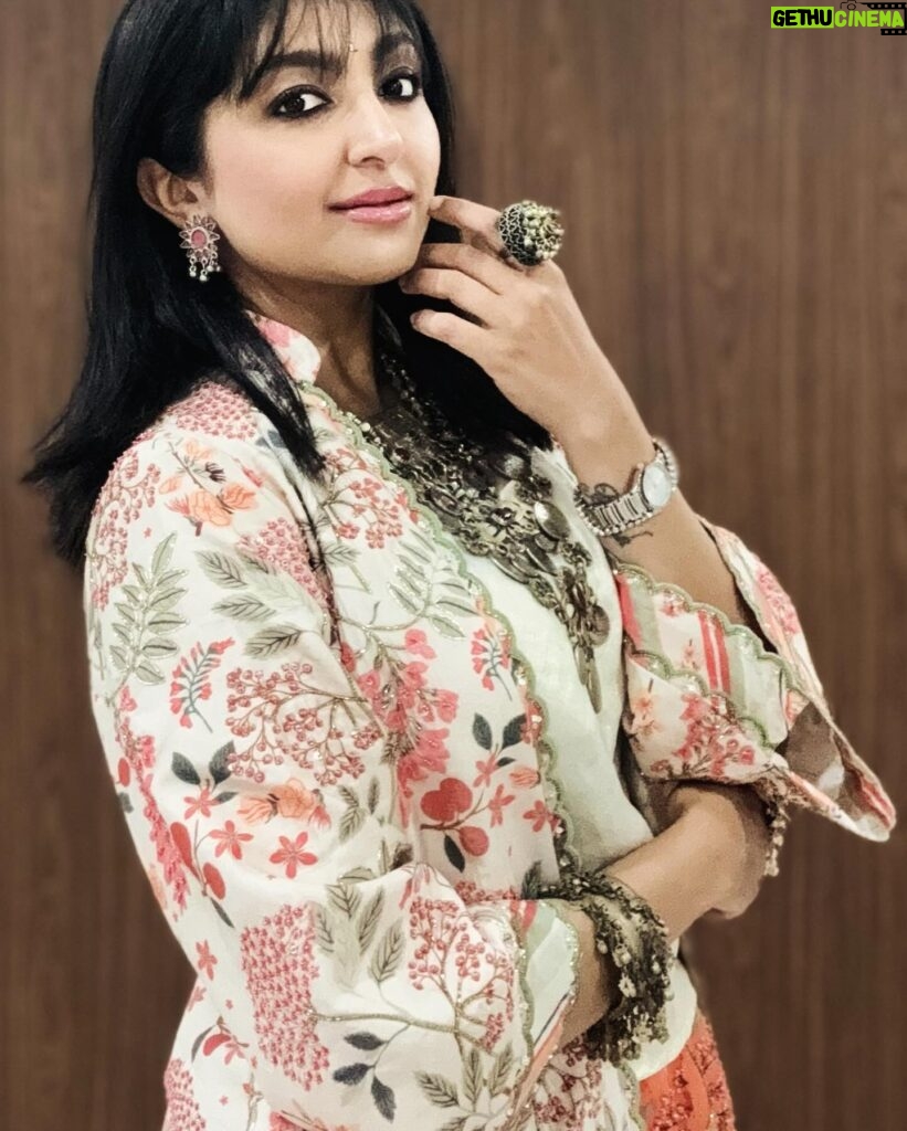 Bhoomi Trivedi Instagram - Styled by: @styledbysujata Outfit: @sshilpasamriya Jewellery:- Earring &Ring:- @anthajewels Neckpiece & Bracelet - @silver.kiosk