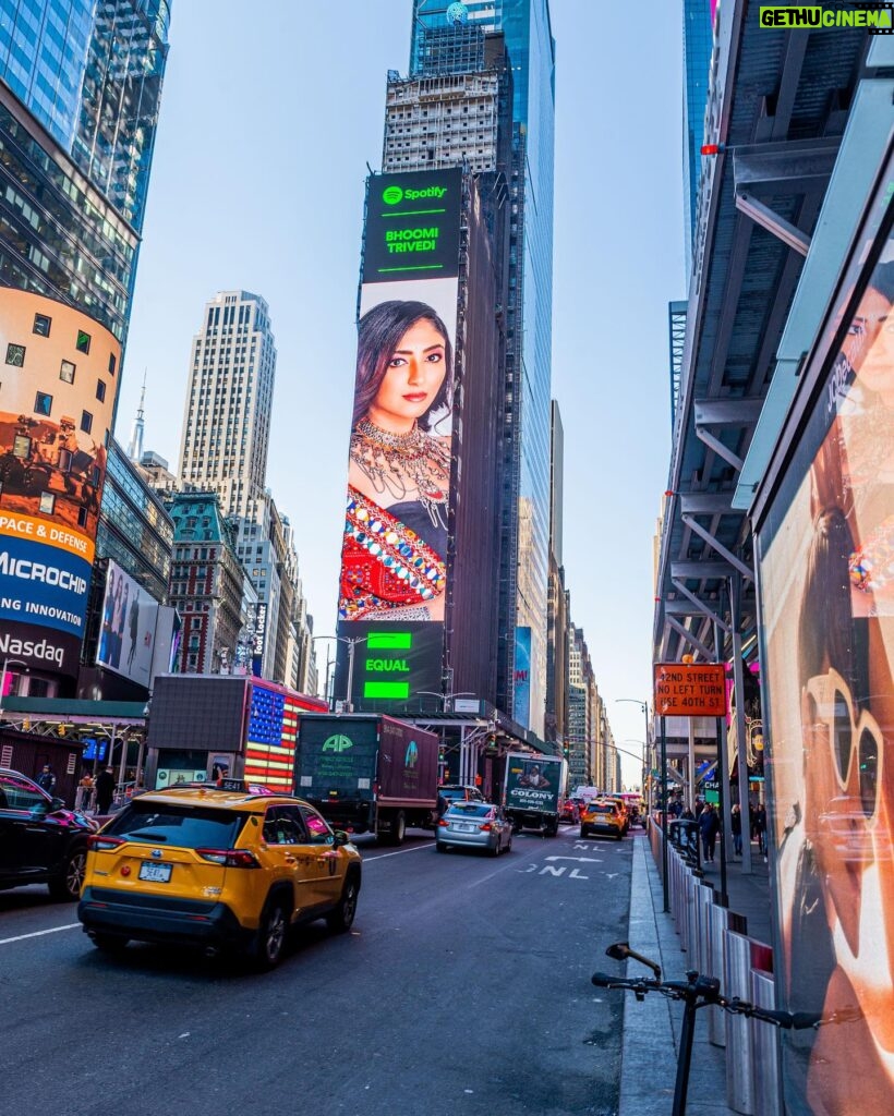 Bhoomi Trivedi Instagram - 🚨 OMG 💥 This is absolutely beyond dreams , Featuring at Newyork’s Time Square for Spotify “Equal”. Waking up to this feather 🪶 ❤️ Thank you @spotifyindia @spotify for featuring & embracing My Work 🙏 #NewYork #timesquare #BhoomiTrivedi #Spotify #spotifyIndia #spotifyplaylist #spotifyEqual #music #work #grateful