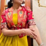 Bhoomi Trivedi Instagram – The Wedding Pulaao 🥂 #sslive #kandla 

Stylist : @styledbysujata
Assistant: @salonitandel_
Outfit:- @qunic.official