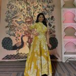 Bhoomi Trivedi Instagram - ✨ Stylist :- @styledbysujata Interns:- @ashwinishajigeorge13, @_jyoti_808 Outfit: @eksootofficial Earrings: @armaans_creationz