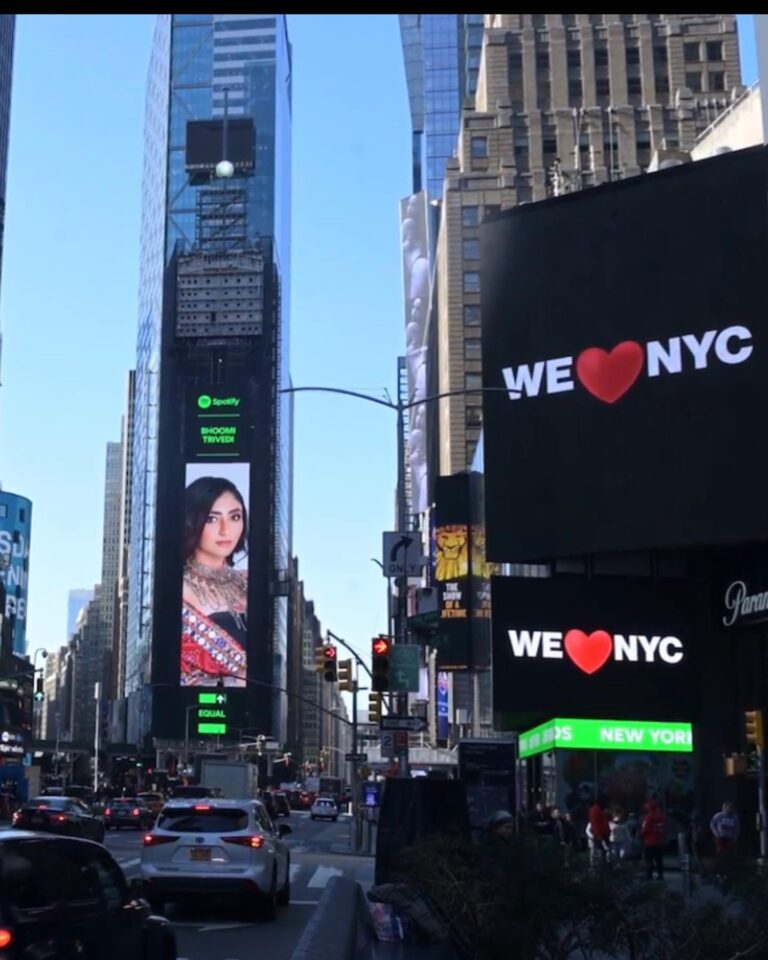 Bhoomi Trivedi Instagram - 🚨 OMG 💥 This is absolutely beyond dreams , Featuring at Newyork’s Time Square for Spotify “Equal”. Waking up to this feather 🪶 ❤️ Thank you @spotifyindia @spotify for featuring & embracing My Work 🙏 #NewYork #timesquare #BhoomiTrivedi #Spotify #spotifyIndia #spotifyplaylist #spotifyEqual #music #work #grateful