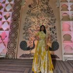 Bhoomi Trivedi Instagram - ✨ Stylist :- @styledbysujata Interns:- @ashwinishajigeorge13, @_jyoti_808 Outfit: @eksootofficial Earrings: @armaans_creationz