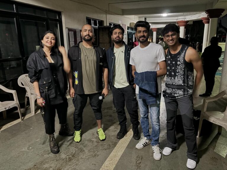 Bhoomi Trivedi Instagram - Mithoon Live at Armed Forces Medical College ✨ One with the team ✨