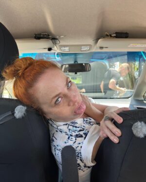 Bianca Comparato Instagram - Entre os dias 17 e 19 de abril acontece a feira Mip TV em Cannes, uma iniciativa super importante pro nosso mercado e a série João Sem Deus está participando por lá. Não há ainda previsão de estréia no Brasil, mas já queria dizer que é uma parceria do @canalbrasil e @tvioficial de Portugal - assitam! A série conta a história de João de Deus através da ótica feminina e não vejo a hora de dividir mais sobre esse trabalho intenso e forte com vocês. Foi lindo! Aí vão algumas fotos e já já trago mais news!