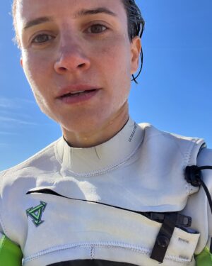Bianca Comparato Instagram - meses atrás surfing in the USA…. naquele mar gelado.