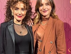 Bibiana Navas Instagram - Last night en la premier de #griselda , BUENÍSIMA !! Uf que orgullo todo ese talento colombiano 💕 @sofiavergara , mi queridísimo @christiantappan , la adorada @julieticarestrep0 @diegotrujillo , realmente todo el elenco de primera , que emoción 🙏☺️ ahí estaremos pegados a @netflixcolombia el 25 de enero.  Yo con mi adorada hija @itsfrancissca súper fans de todos 😜