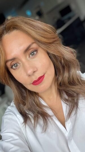 Bibiana Navas Instagram - Con o sin labial ? ❤️💕💋💋💋💄💄💄