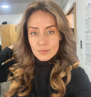 Bibiana Navas Instagram - Vive intensamente cada segundo de tu vida ! Siente , siente mucho !! Canta, sonríe , llora , se feliz .. no pierdas tu vida dejándola para después , asume todo lo que venga con gratitud! Todos las mañanas es un nuevo comienzo, pinta tu nuevo cuadro de vida cada dia!! Love ya guys ❤️❤️#life