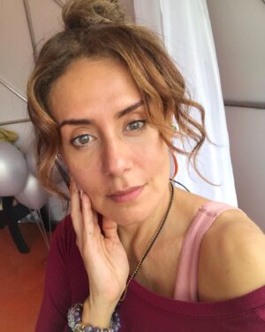 Bibiana Navas Instagram - Les deseo a todos que en el 2024 se manifiesten sus deseos profundos, con toda la magia cósmica a su favor ☀️☀️🙏 Felicidades, bendiciones ❤️❤️#paz #amor #saludybienestar