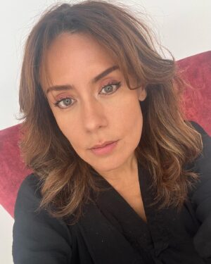 Bibiana Navas Instagram - Feliz semana !!!!! Esperen lo mejor ! Besos ❤️❤️❤️❤️