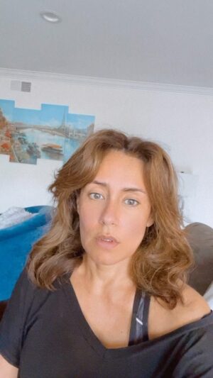 Bibiana Navas Instagram - Una pregunta simple… yo haciendo tonterías para hacerlos reír un pco y que se aliviane la energía 😜