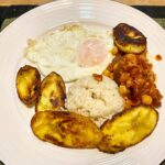 Bibiana Fernández Instagram – No hice la torrija, pero viaje a cuba, este arroz le hubiera puesto picadillo, pero no tenía carne picada, plátano macho, maduro frito en manteca huevo arroz, y una ropa vieja de apaño 🤷‍♀️ cuidadito en las carreteras yo a tocarme…….. ❤️