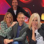 Bibiana Fernández Instagram - Tengo que subir las dos porque @frankblanco_oficial no está en una y @borisizaguirre con ese sombrerito bello en la otra @susanadiazandalucia @albertosotillos y yo nos apuntamos a todo, feliz finde buena feria a los sevillanos y yo a tomar el sol en casa con el resto de la manada 😜🥰