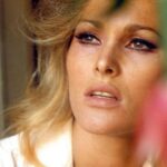 Bibiana Fernández Instagram - Este faro cumple 88 años hoy, para mi fue esencial en mi vida felicidades #ursulaandress y aprovecho para felicitar a mi padre , a mi compadre por partida doble se llama Jose Manuel, a todos los padre a Valencia ciudad que amo, feliz dia a todos ❤️‍🔥