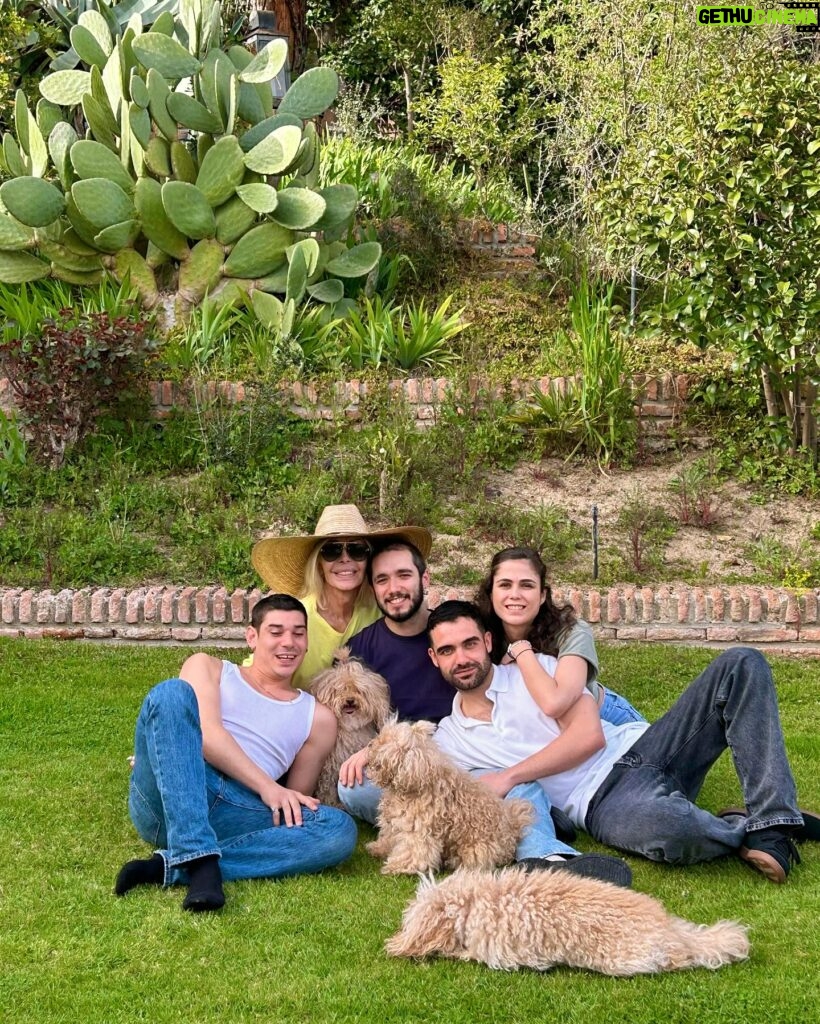 Bibiana Fernández Instagram - Comida de compañía a ritmo de #bambino 🌹