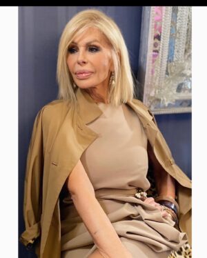 Bibiana Fernández Instagram - Mañana 13 esta que escribe cumple 70 años, vividos quemados bebidos solo tengo palabras de gratitud para con la vida, estoy tan feliz como desbordada, pero quien se va a quejar de tener trabajo, desafíos nuevos,  como cantaba la gran #mercedessosa gracias vida ❤️