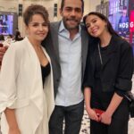 Bihter Dinçel Instagram - Yeni yolculuğumuzun ilk gecesinden🌹 #yürekçıkmazı 🌹 @yurekcikmazitrt @trt1 @goldfilmyapim