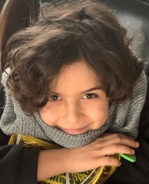 Bihter Dinçel Instagram - En sevdiğim, 11 yaşında 💥
Her ayrıntıda eğlenecek bi şey bulan aklından,pırıl pırıl kalbinden, gözlerinin içindeki neşeden öperim seni.
Güzel yavrum, Sen İyi ki doğdun🌻
@dincelyagmurali ❤️ @stagedesigner