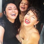 Bihter Dinçel Instagram - 15 yıl evvel kurduğumuz müzik grubumuz jazz mı rap mi olsun diye düşünürken pop müzik kazanmıştır😛😛😎😎💫💫💫 @manolya.sen @rabiasultanduzenli