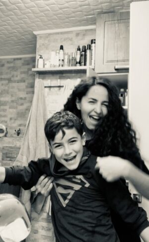 Bihter Dinçel Instagram - Renkli haftalar olsun gençler 😉
 ❤️🧡💛@dincelyagmurali 💚💙💜