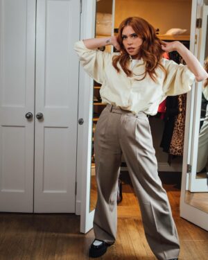 Billie Piper Instagram - OOO

#scoop on now @netflixuk

📸 @bella_bradbury