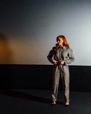Billie Piper Instagram - Up next on @netflixuk 

#scoop

5th April 

Jumpsuit - Vintage @muglerofficial 
@mon_vintage 
Shoes  @aquazzura 
Earrings  @elhanati_ 

📸 @bella_bradbury