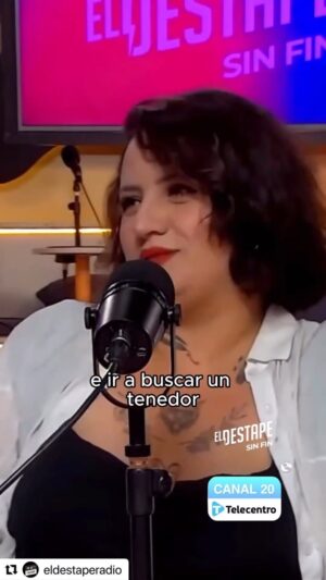 Bimbo Godoy Instagram - Vamo arriba las rasconas solas del mundo! #Repost @eldestaperadio 
・・・
¿Qué es lo que hace Arjona rascando espaldas?😂

👊BMT: lo peor ya pasó
⏰ Lunes de 22 a 24 hs
📺Canal 20 de Telecentro
📻 FM107.3 | AM1070
💻 http://eldestaperadio.com
▶️ YouTube y Twitch: /eldestaperadio