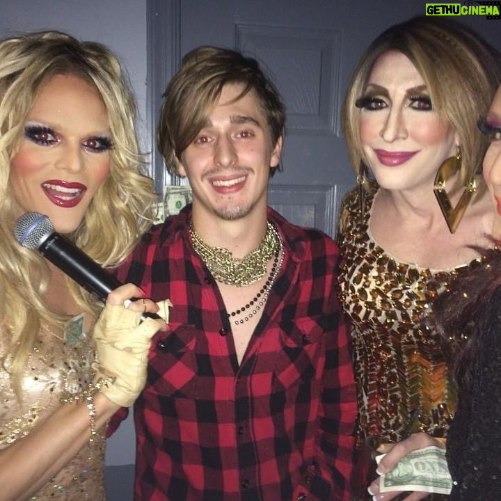 Biqtch Puddin Instagram - 11 years ago I met some idols of mine at #Cobalt in DC. 💕 Happy New Years Everyone! #DWV