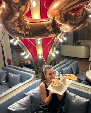 Birsu Demir Instagram - içim içime sığmıyor
hoşgeldin 24⭐️
Dünyanın en şanslı kızı olduğum için teşekkür ederim Allahım🤍
parlamaya devam✨
#erkendoğumgünüsürprizi 🫠