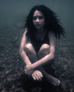 Black Sheep Deepthi Instagram - She's been giving me full on Billie Eilish vibes recently

@saltybonedivers

#underwater #underwaterphotography #freediving #freediver #diving #divinglife #divessi #actorslife #actor #blues #scubadiving #scuba #scubadivers #freedivers #shotonolympus #olympustg6 #mermaid #deepthi #ssi #ssiinternational #ssiindia