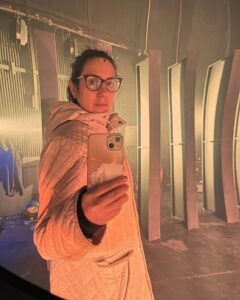 Blanca Lewin Instagram - Hoy estrenamos Kelü Lindo viaje interestelar junto a @adristuven Que los astros nos traigan mucha 💩 💩 💩 Venga a vernos al @teatrouc Link en mi perfil #teatro🎭 #astronomía #actriceschilenas #género #mujeresenlaciencia