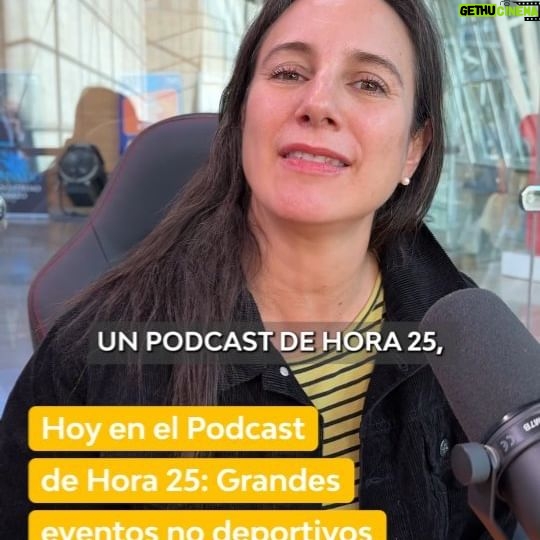 Blanca Lewin Instagram - 🗣 ¡Pon la alarma y la tetera! Hoy se viene un capítulo estreno del Podcast de Hora 25 🎧 @italofranzani y @blancalewin traen al estudio al columnista de #Hora25 Gonzalo Planet (@gonzalo_planet), quien nos entregará increíbles datos sobre bandas nacionales que han hecho historia en el Estadio Nacional. 🤳Hoy jueves 2 de mayo a las 20:00 horas estará disponible el capítulo estreno en nuestro canal de Youtube y en @tvnplaycl con “La hora que no existe, un podcast de Hora 25” ¡Imperdible! #Hora25TVN #blancalewin #musica #estadionacional #cultura #teatro #entretenimiento #cine #televisión #podcast #ntv