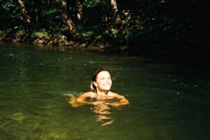Bojana Novaković Instagram - Na Rzavu sa legendama. Odmor je otpor. ✊🏼 📸 35mm camera.