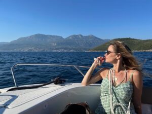 Bojana Novaković Instagram - Happy summer and endless love to everyone except mining mafia corpoate tycoons and thieving government representatives who sell out their people and nature. 

Srećno leto I puno ljubavi svima osim rudarskih mafijaških korporativnih tajkuna i lopovske  vlasti koja rasprodaje svoj narod i prirodu.

#MarsSaDrine