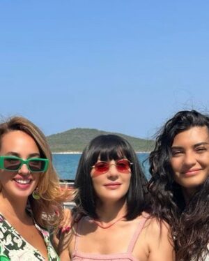 Boncuk Yilmaz Instagram - az kaldı sanki☺️ @zeytinagacinetflix  #anotherself @tubabustun.official  @sedabakan