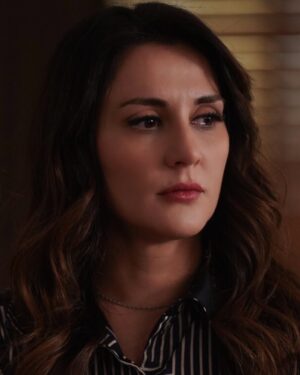Boncuk Yilmaz Instagram - Tek bir saniye bile emeği geçen herkesin, tüm ekip arkadaşlarımın ellerine kollarına sağlık… Teşekkür ederim ☺️ @ateskuslariatv #naz