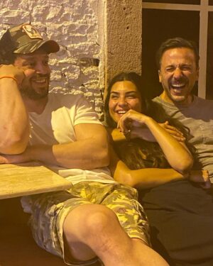 Boncuk Yilmaz Instagram - az kaldı sanki☺️ @zeytinagacinetflix  #anotherself @tubabustun.official  @sedabakan