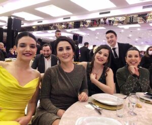 Boncuk Yilmaz Instagram - ladies and gentlemen🤗 @haresurel @iremaltug @perihansavass @burakdakak__ @mustafa_kirantepe
