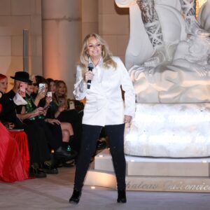 Bonnie Tyler Instagram - More snaps from last weekend's #Oscars event with @philippplein ✨
📷: Victoria Sirakova
