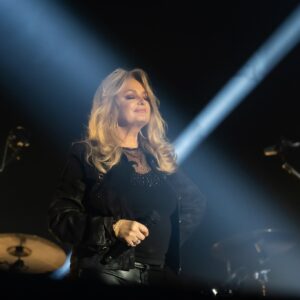 Bonnie Tyler Instagram - Some favourite photos from our amazing show in Radom last week! Excited to be back in Poland this December for two more in Wrocław and Poznań! Tickets are on sale now at BonnieTyler.com/tour
📷: @anka_gardzinska
#BonnieTylerLive @yea.com.pl