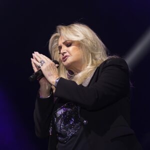Bonnie Tyler Instagram - From last night's concert in Fulda ✨ #BonnieTylerLive

📷: Manfred Völler