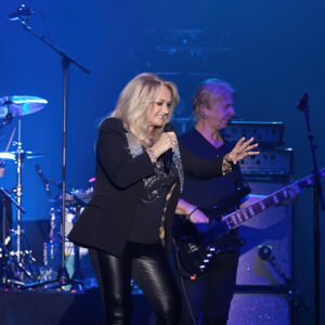 Bonnie Tyler Instagram - From last night's concert in Fulda ✨ #BonnieTylerLive

📷: Manfred Völler