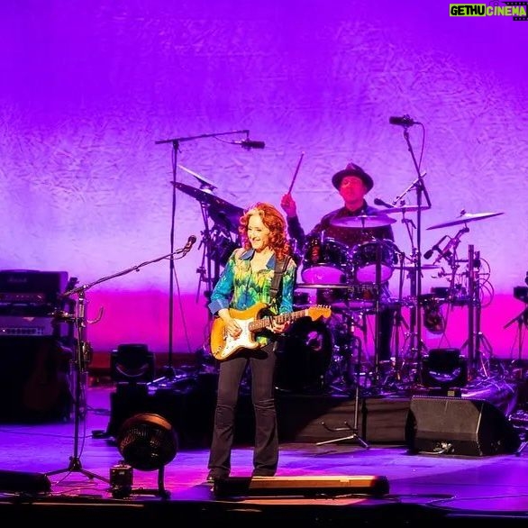 Bonnie Raitt Instagram - The Ireland/England/Scotland leg of the Just Like That... Tour is off to a terrific start! Bonnie is so grateful for this rave review in The @guardian but wants to also acknowledge the crucial contributions to the success of these shows from her stellar band and crew. Knocking it out of the park every night is her longtime rhythm section, Hutch Hutchinson @brbassman (bass), Ricky Fataar (drums); new members Glenn Patscha @glennpatscha (keys), Duke Levine @thedukelevine (guitars), all of them singing backup as well. Equally brilliant are her sound and light team, aided by an incomparable stage and production crew. Not for a moment does she feel she got here by herself. Hope you can catch one of the next seven shows (including Bonnie's only festival appearance in England at @blackdeerfest in Kent on June 17th!) -- BRHQ Read more at the link in bio. Photo by @aolmosphoto /The Guardian