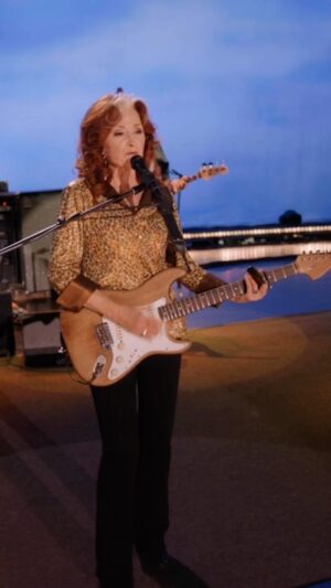 Bonnie Raitt Instagram - One year ago today, Bonnie released ”Livin’ For the Ones,” her third single off the ‘Just Like That...’ album.
Inspired by the tremendous loss and grief of the last few years, ”Livin’ For the Ones” is a call to help us move through tough times with renewed perspective and gratitude: to “keep livin’ for the ones who didn’t make it.” With Bonnie’s lyrics and music by her longtime friend and guitarist, @georgemarinelli, this rockin’ anthem to perseverance continues to resonate with so many.
This performance is from @cbsmornings #SaturdaySessions. Check it out in full at the link in bio. — BRHQ