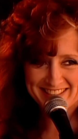 Bonnie Raitt Instagram - For Valentine’s Day, we thought we’d share a little flashback heat and fun with Bonnie and @dennisquaid flirting in her first video/hit single from Nick of Time, back in ’89 for @john_hiatt_music’s rockin’ “Thing Called Love.” Nothin’ like a good blues shuffle to get the gears back up and working 🔥 Enjoy! 

— BRHQ