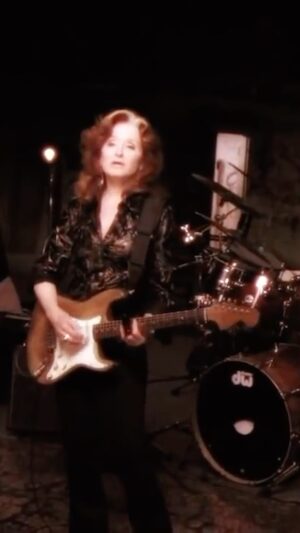 Bonnie Raitt Instagram - This week in the year 2012, Bonnie’s album Slipstream was released. It was the debut album for her artist-owned, independent label, @redwingrecords, and sold over a quarter-million copies, making it one of that year’s top selling independent albums, and earned Bonnie her 10th Grammy Award (Best Americana Album) at the 55th Annual @recordingacademy GRAMMY Awards. Watch the official music video for the album’s first single, an updated, reggae-fied version of @officialgerryrafferty’s “Right Down the Line.” — BRHQ