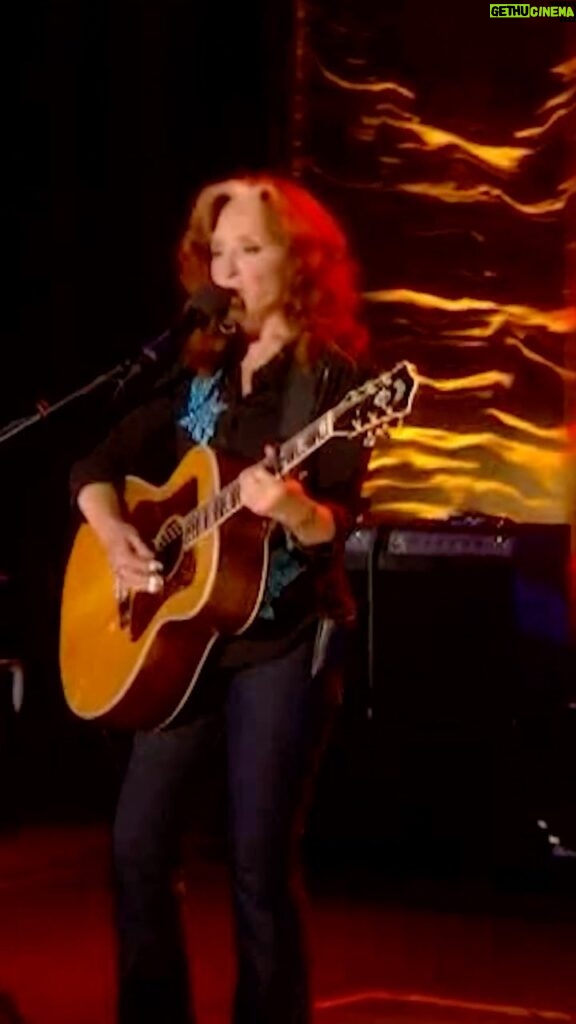 Bonnie Raitt Instagram - Bonnie and the band are heading across the pond, starting the next leg of the Just Like That... Tour in Dublin, Ireland with a sold out show at @vicar_st on June 1st before a run of shows in England (including the @blackdeerfest!) Here’s a throwback to a performance for the BBC in 2013. Legendary Irish singer-songwriter @paulbradymusic joined Bonnie and the band on “Marriage Made In Hollywood,” a song he co-wrote with Michael O’Keefe, recorded by Bonnie for her 2012 album, Slipstream. Tickets for the tour are available at the link in bio.