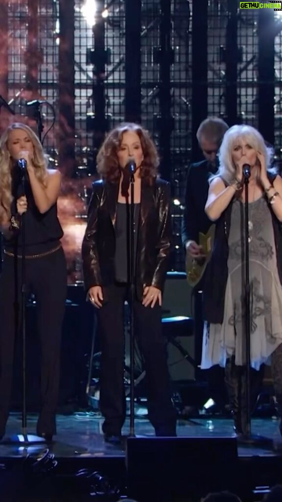 Bonnie Raitt Instagram - Sending our congratulations to the @rockhall Inductee Class of 2023 and thanks to the Hall for sharing this throwback video honoring Linda Ronstadt’s 2014 induction, featuring Sheryl, Bonnie, Emmylou and Carrie singing “You’re No Good!” —BRHQ #RockHall2023 Inductee @sherylcrow and @carrieunderwood will each take the stage at this Friday’s Induction Ceremony, streaming LIVE at 8p ET on @disneyplus. Here they are in 2014 performing with this powerhouse group including Inductee @bonnieraittofficial and @emmylou_harris_, in honor of Inductee @lindaronstadtmusic.