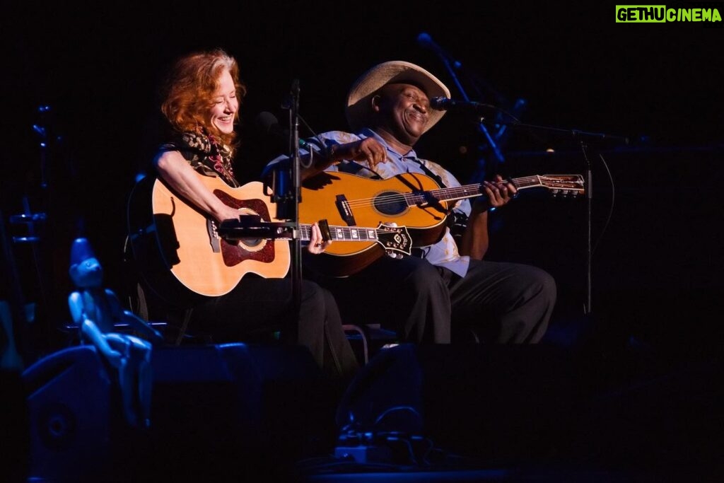 Bonnie Raitt Instagram - Happy Birthday, @tajmahalblues! Love your music and being your pal. Sending you a big hug and hope to see you soon! XXBonnie (Photo by Larry Mills -- The BonTaj Roulet Tour, @sbbowl, Sept 12, 2009)
