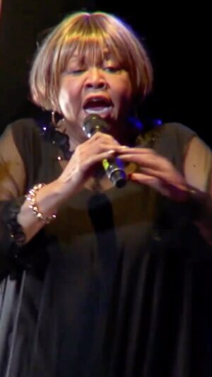 Bonnie Raitt Instagram - Wishing my dear big sister, @mavisstaples, a very Happy Birthday today! Can’t think of a better way to celebrate than by sharing her strong and steady message of love, respect, justice and equality so powerfully espoused in this performance of her song, “Turn Me Around.” It’s as relevant a clarion call today as it was when she and Pops and the Staples Singers sang it during the Civil Rights movement of the 1960’s. This performance, with Bonnie joining in, is from her tribute concert, “Mavis Staples: I’ll Take You There” filmed in Chicago on November 16, 2014. 

Safe travels to you, dear heart, and the band and crew during your tour this summer and fall. Miss you and love you so much! 84 looks good on you, baby—keep it up! Happy Birthday! -Bonnie, your baby sis.

Watch the full performance at the link in bio.